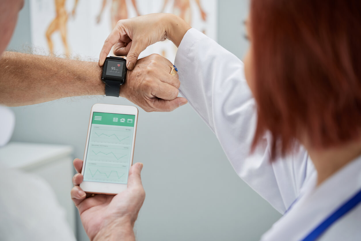 zorg gezondheidszorg smartphone smartwatch sportswatch e-health dokter arts wearable